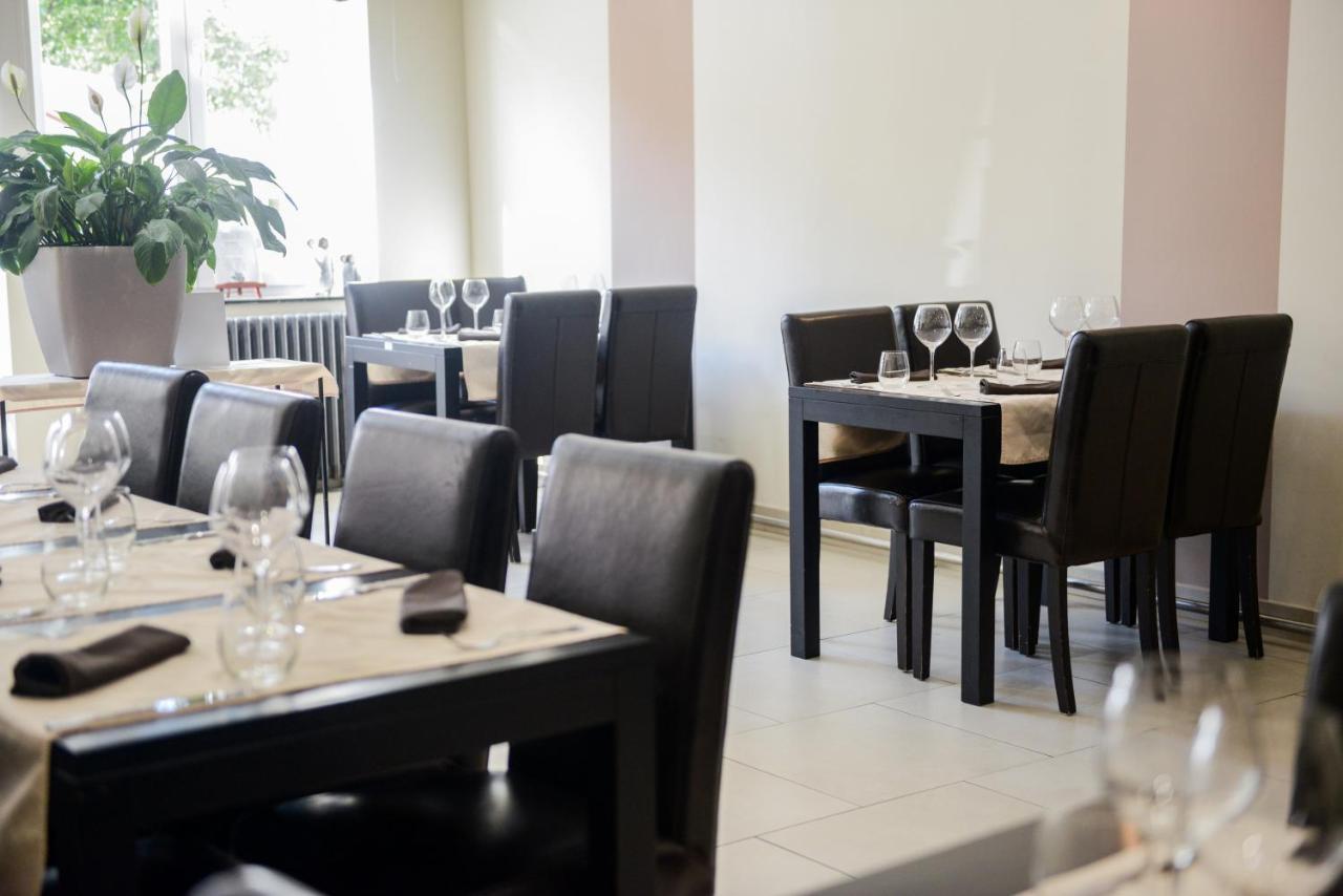 Logis Le Saint Hubert Hotel Haybes Luaran gambar