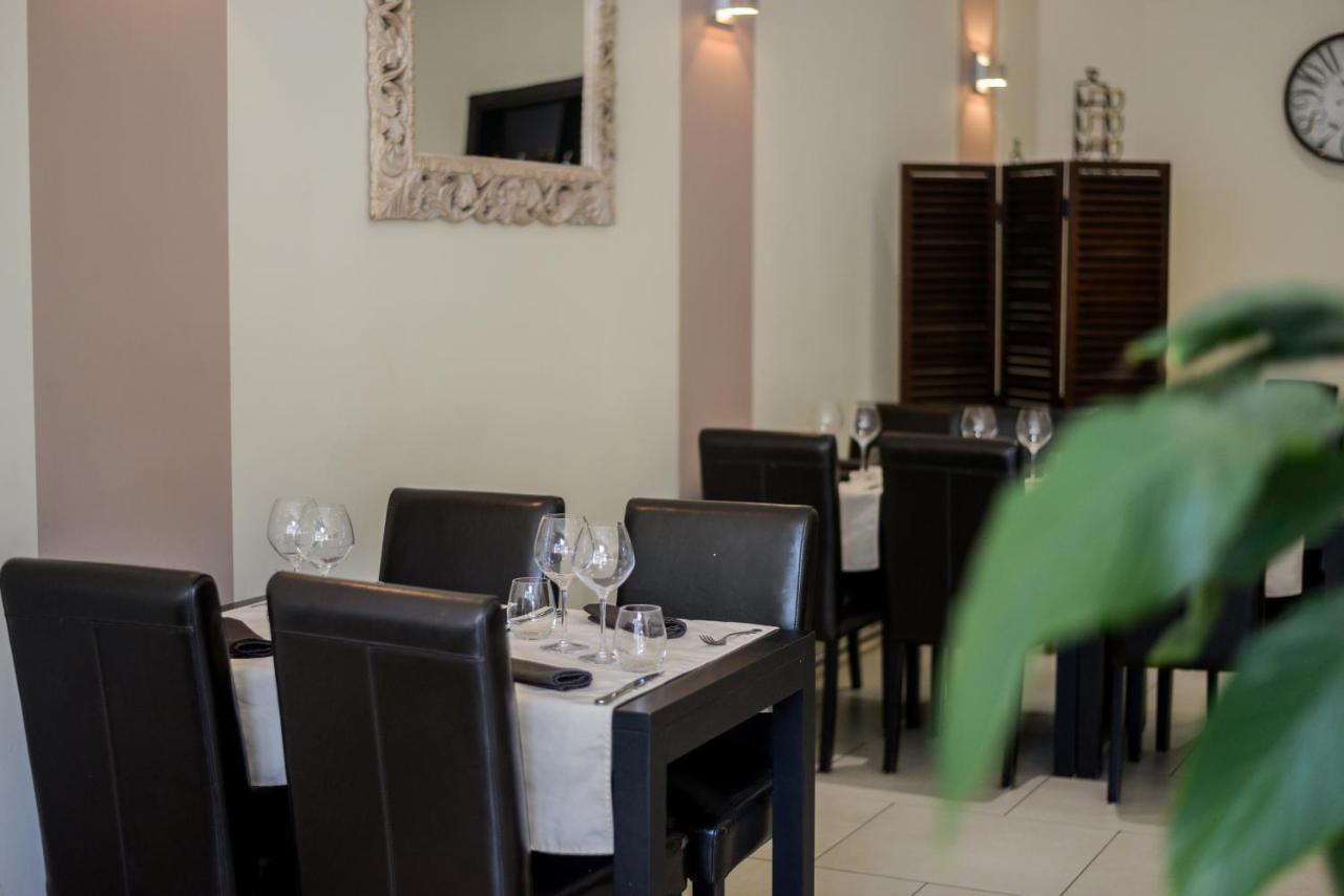 Logis Le Saint Hubert Hotel Haybes Luaran gambar