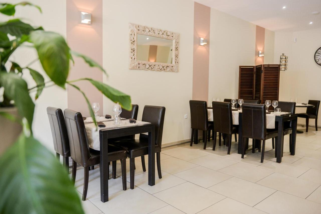 Logis Le Saint Hubert Hotel Haybes Luaran gambar
